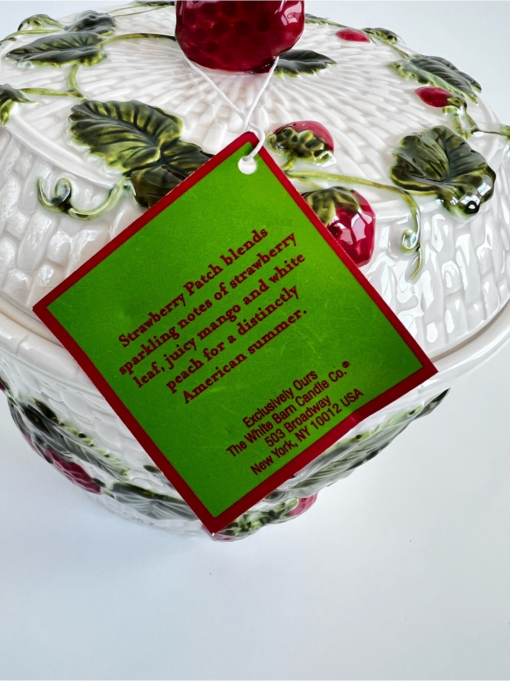 White Barn Bath And Body Works Strawberry Candle In Basket Jar Cottage Fairy - Picture 3 of 12